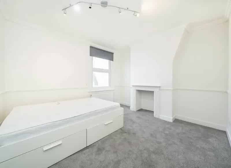 2-Bedroom Apartment Streatham High Road Refurbished