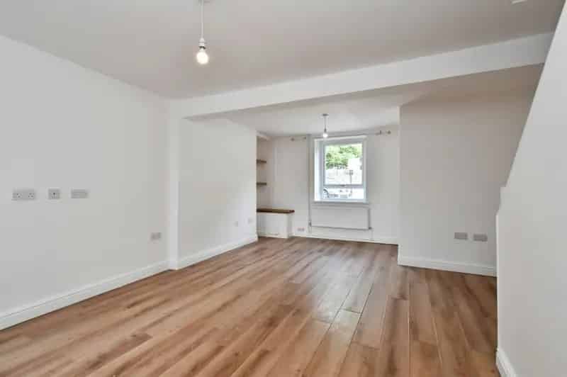 2 Bedroom Terraced House Near Amenities and Parks