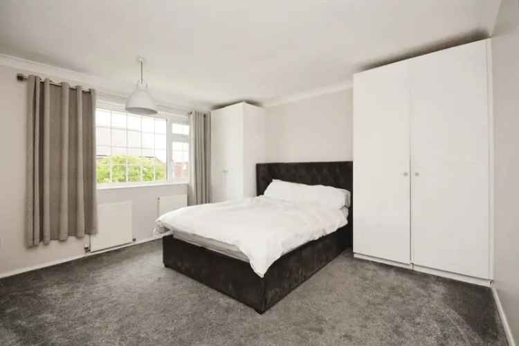 3 Bed House Halstead Modern Kitchen Large Lounge Family Home