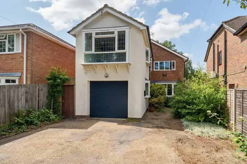 5 Bedroom Detached House for Sale in Fleet