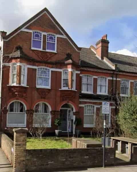 Large 1 Bed Flat with Private Garden SW12
