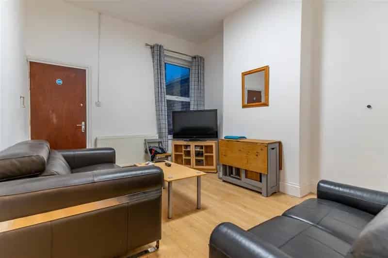 4 Bedroom HMO Terraced House For Sale Strong Rental Yield