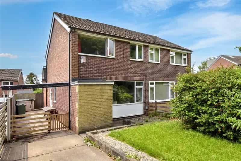3 Bed Semi Detached House Meanwood Extended Kitchen Parking Garden