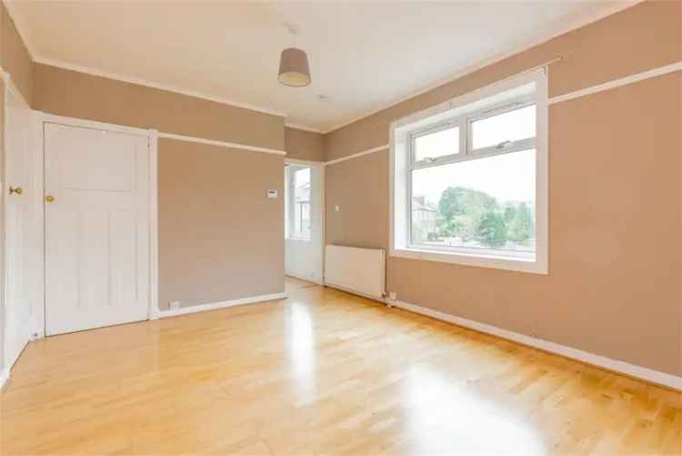 2 Bed Flat - Upper with 1 Reception Room