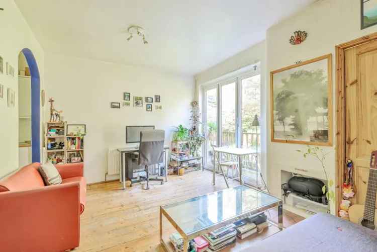 Flat For Sale in London, England