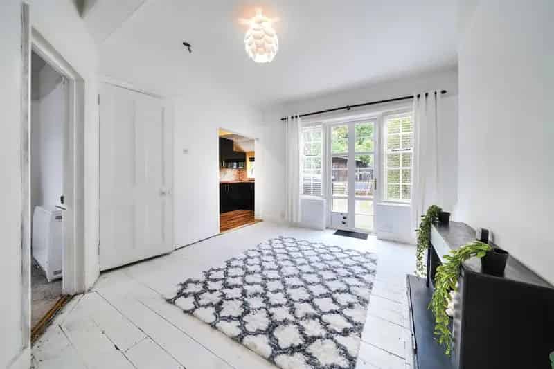 Family Home Near Pitshanger Lane Village West London