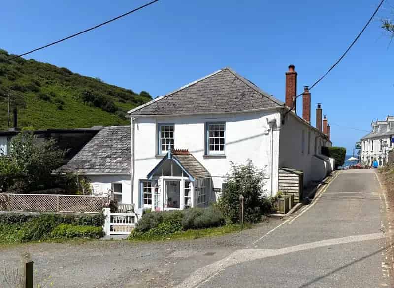 3 Bedroom Cottage for Sale in Port Gaverne, Cornwall