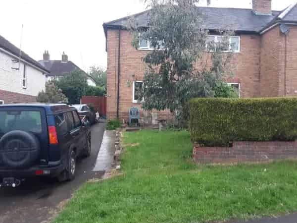 Large 4-Bedroom Semi-Detached House Near Countryside