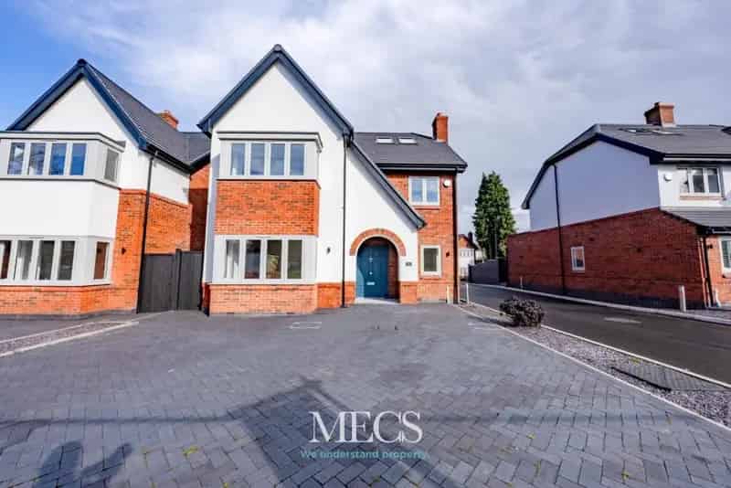 5 bedroom detached house for sale