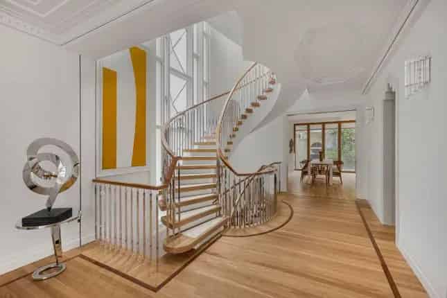 Hyde Park Estate Home: 4340 Sq Ft, 3 2 Ensuite Bedrooms, Staff Flat
