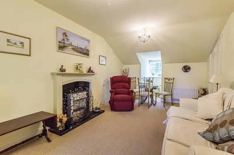 2 Bedroom Apartment Beverley Town Centre Lift Access Gated Parking