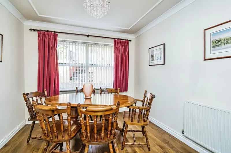 Four Bedroom Detached House With Double Garage and Landscaped Garden