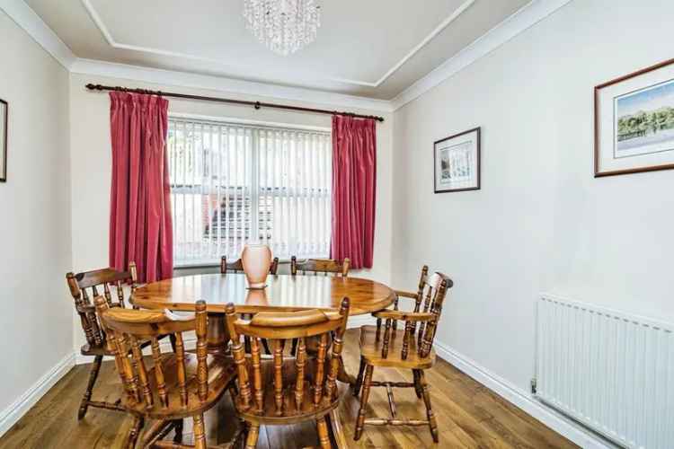 Four Bedroom Detached House With Double Garage and Landscaped Garden
