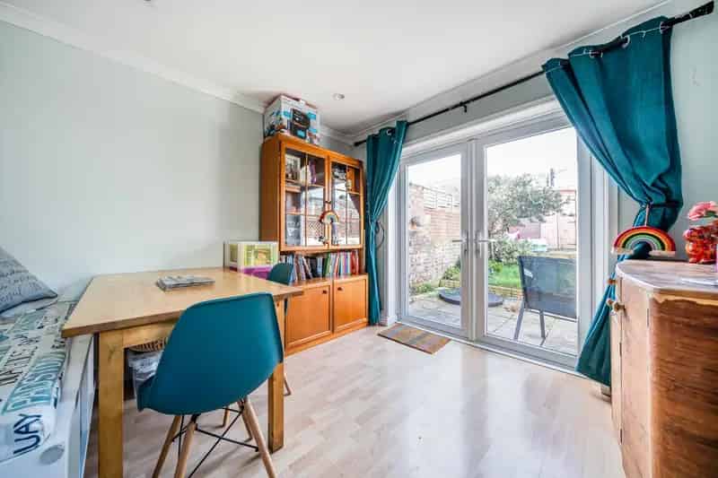 4 Bedroom Terraced House to Rent in Portsmouth