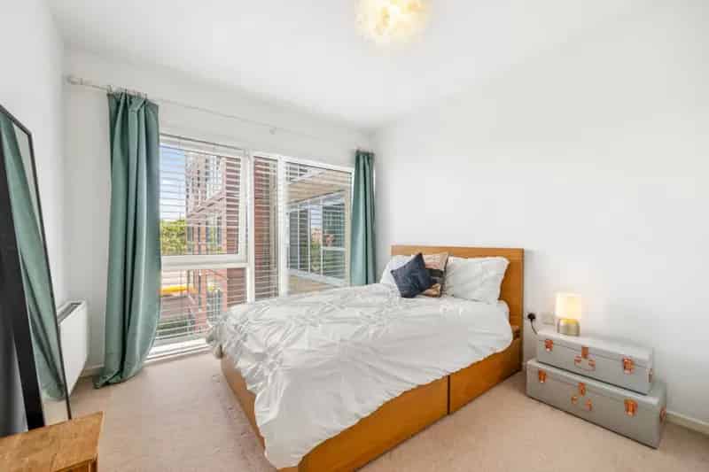 1 Bedroom Riverside Flat for Sale