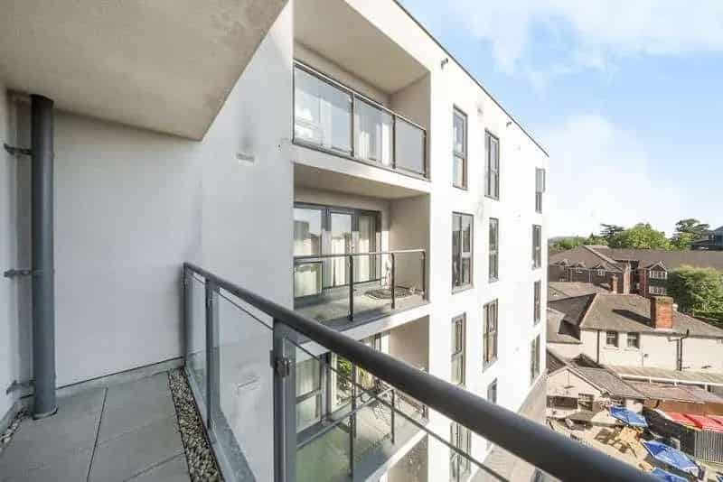 2 Bed Flat for Sale South Woking Town Centre