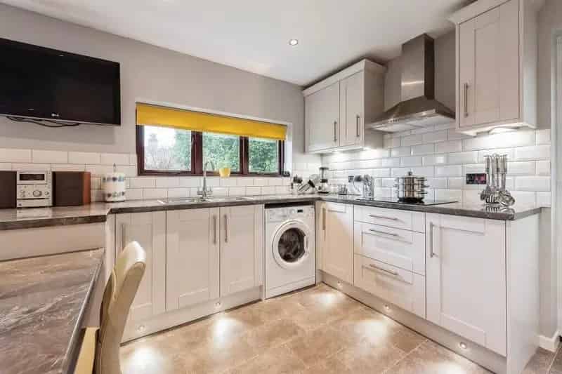 Stunning Family Home with Large Garden and Ample Parking
