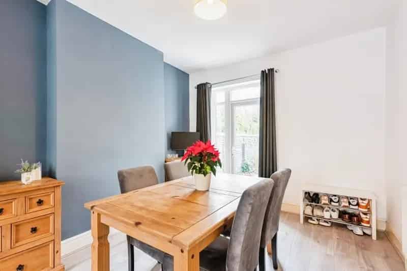 3 Bedroom Victorian Terrace House Near Amenities and Transport