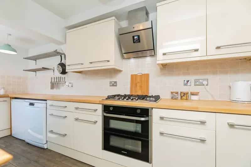 3 Bedroom House For Sale No Upward Chain