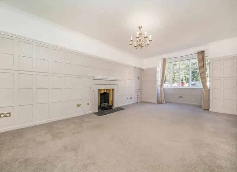 Grade II Listed 3-Bed Apartment Near New Malden Raynes Park