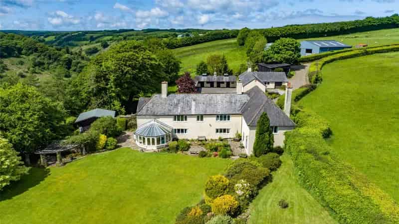 Exmoor Farm 162 Acres 8 Bed Farmhouse 3 Bed Cottage Stables Outbuildings