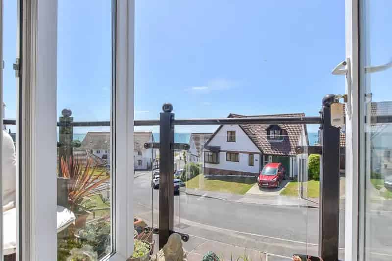 3 Bedroom Townhouse for Sale with Sea Views and Parking