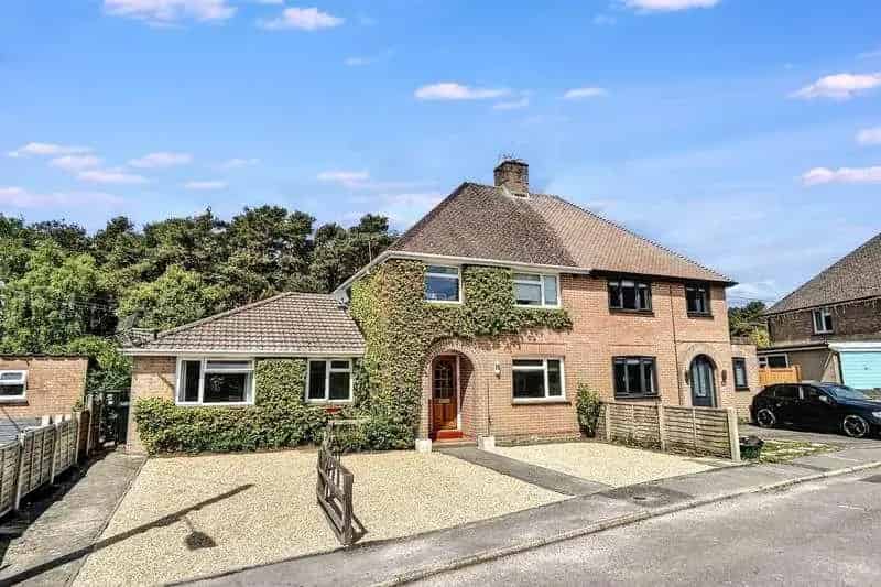 4 bed house for sale