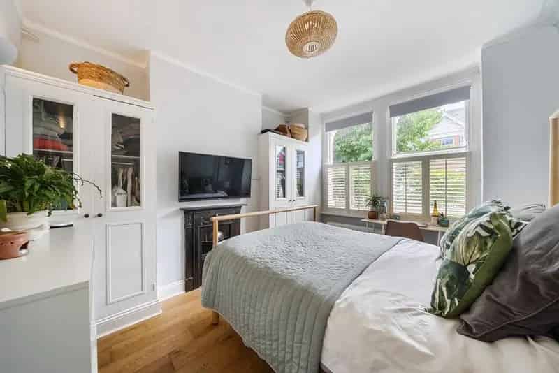 Two Double Bedroom Ground Floor Maisonette with Garden and No Onward Chain