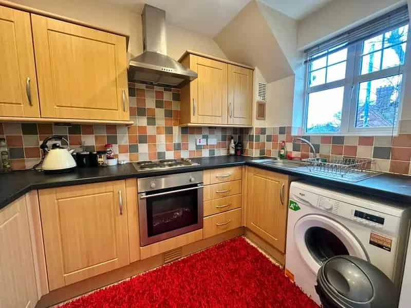 2 Bed Apartment with En Suite Near Dudley and Tipton