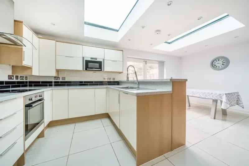 3 Bed 2 Bath Ground Floor Flat Willesden Green Spacious Garden Off Street Parking