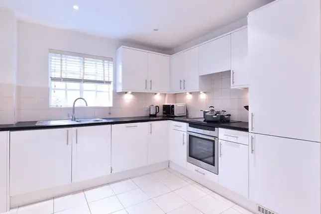 Flat to rent in Fulham Road, London SW3