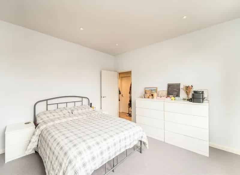 Modern 2-Bedroom Apartment for Professionals