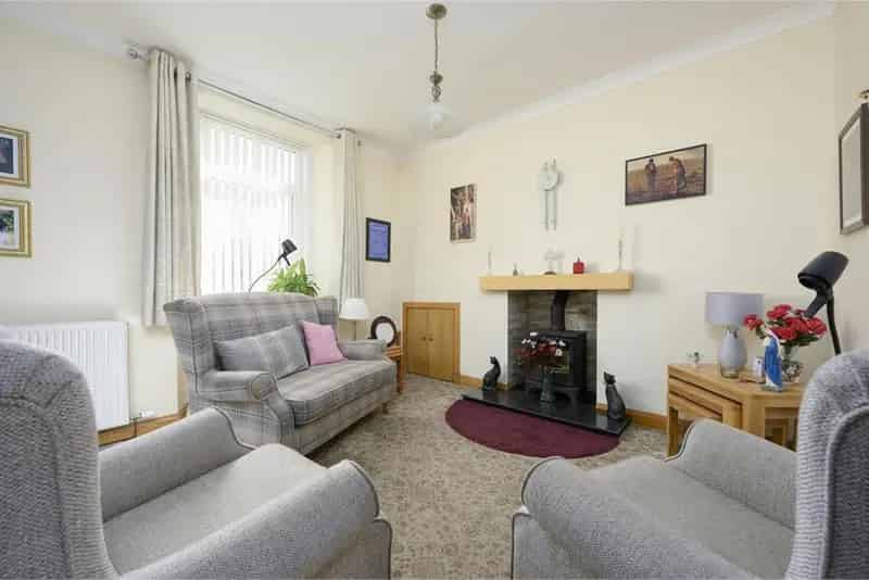 3 Bed House Semi Detached with 2 Reception Rooms
