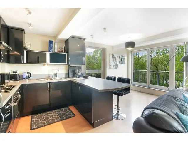 2 Bedroom River View Flat near Glasgow Green