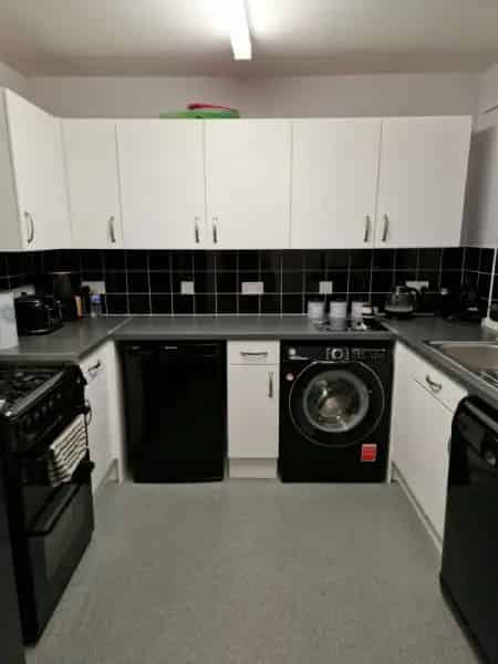 Large 2 Bed House with Gardens and Parking