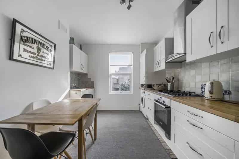 Spacious 2 Double Bedroom Victorian Conversion Apartment