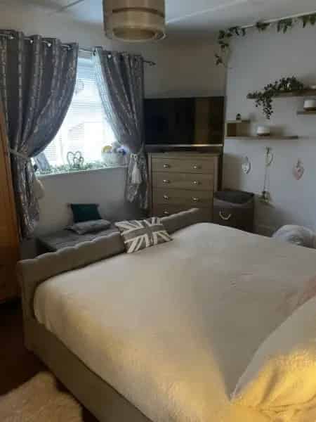Large 3 Bedroom House with Big Garden