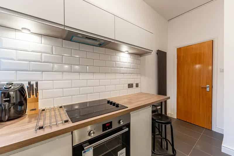 One Bedroom Flat Near Shops and Transport