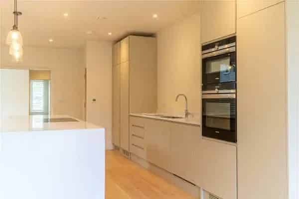 Luxury 4-Bedroom Home with Garden Studio and Parking