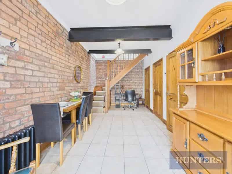 3 bedroom House
 For Sale 
Total Size: 1018 SQ FT