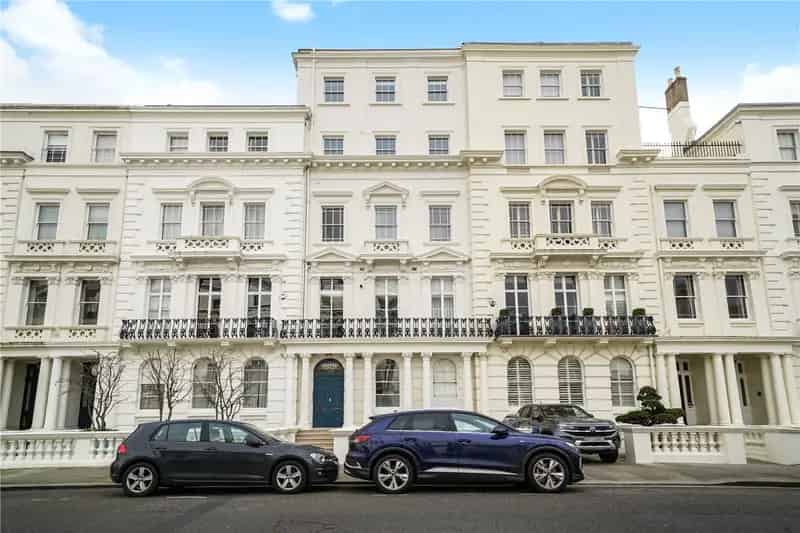 3 Bedroom Flat London - Newly Refurbished Apartment with Garden Access