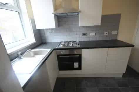 2 Bed House Near St James Hospital Leeds