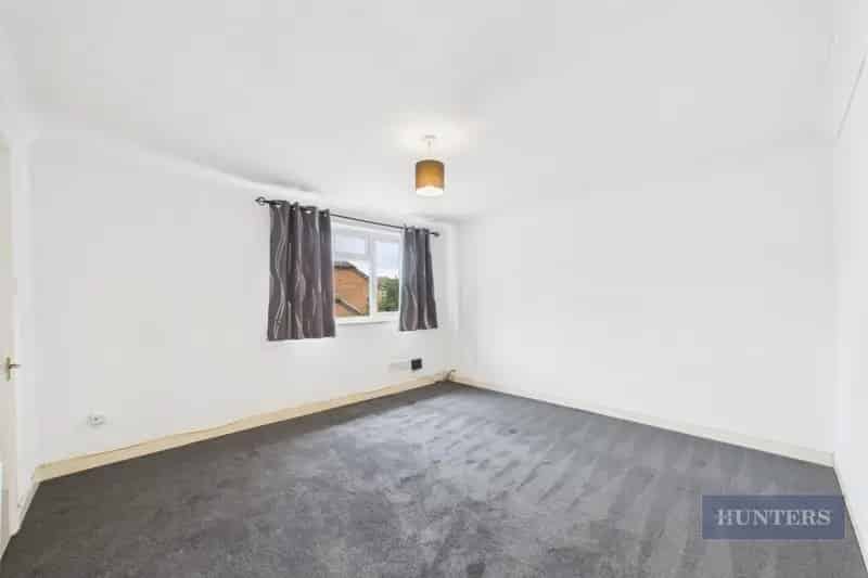 First Floor Studio Apartment To Let Available 11082025