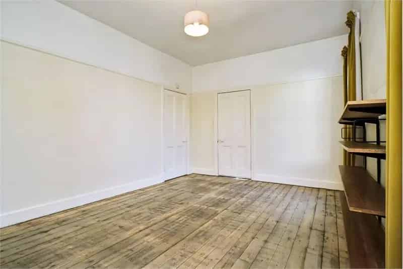 3 Bed House - Semi Detached with 2 Reception Rooms