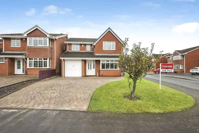 Family Home near Cradley Heath Train Station
