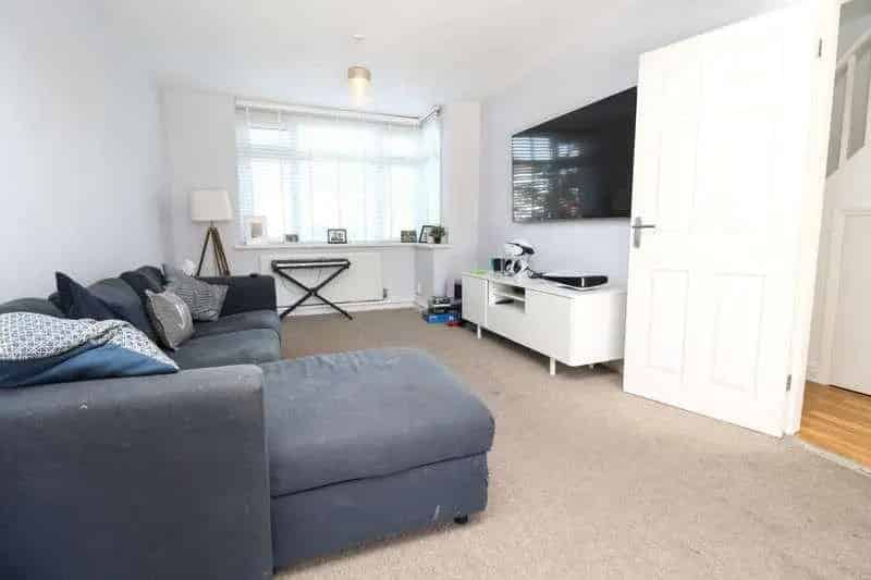 4 Bedroom Semi Detached House for Sale in Whitnash