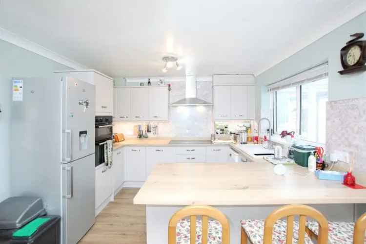 4 Bedroom Detached House Near Amenities
