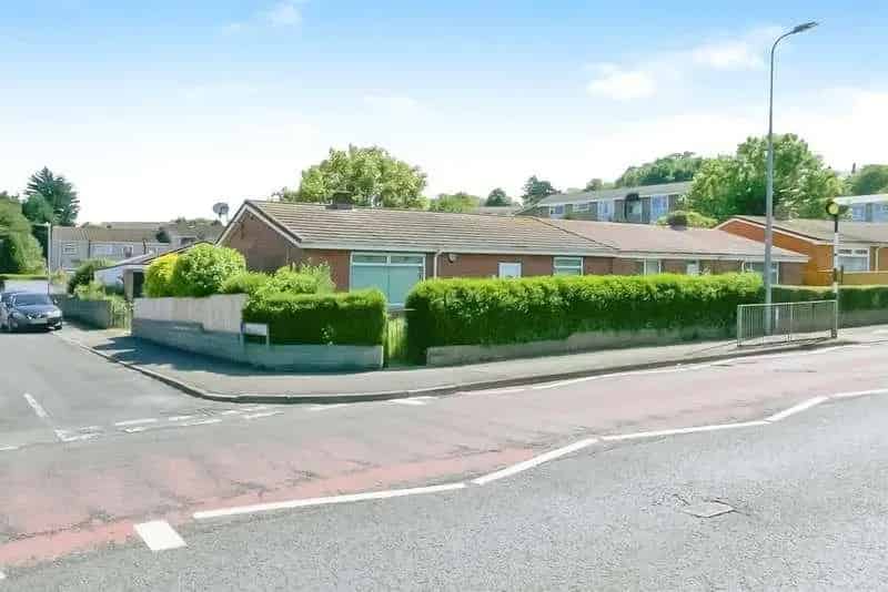 3 Bed House For Sale Larger Plot Driveway Garage No Chain