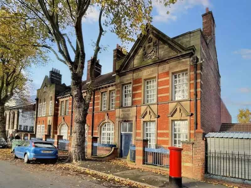 20 Bedroom Detached House High Rental Income Investment