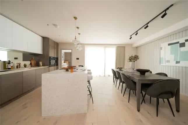 New Development: 4/5 Bedroom Houses in West Wimbledon